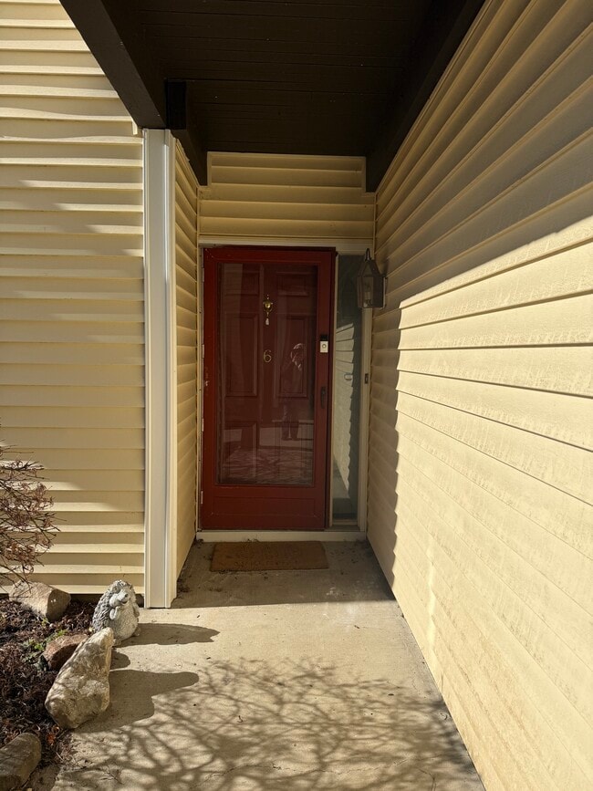 Building Photo - 713 Pinehurst Ct