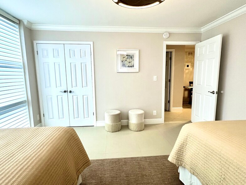 guest bdrm - 2841 N Ocean Blvd