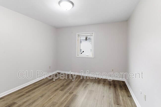 Building Photo - 1605 N Willow Rd