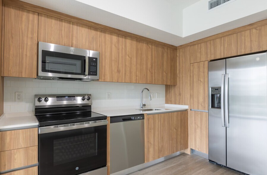 Building Photo - 375 N Biscayne River Dr