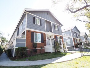 Building Photo - Refurbished Cape Cod Townhome – 2 Master B...