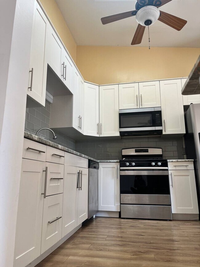 Building Photo - 1891 Vine Way Dr