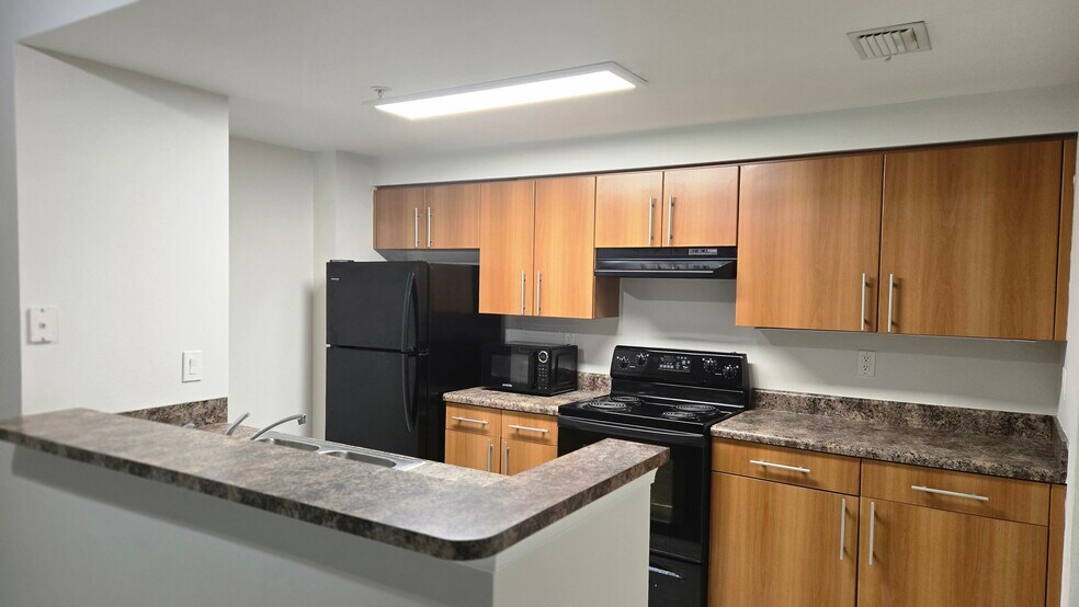 Building Photo - 5800 W Sample Rd