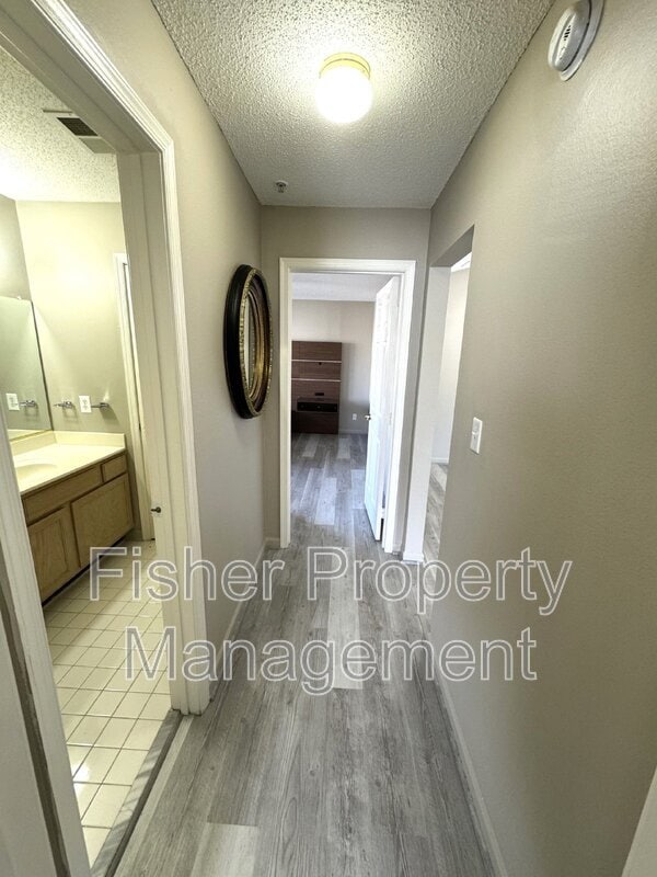 Building Photo - 830 Brassie Ln