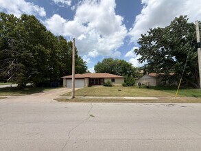Building Photo - 205 E Marshall St
