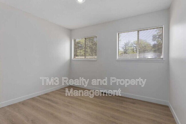 Building Photo - 8423 Kessler St