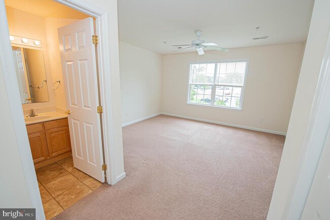 Building Photo - 438 Parkview Ct