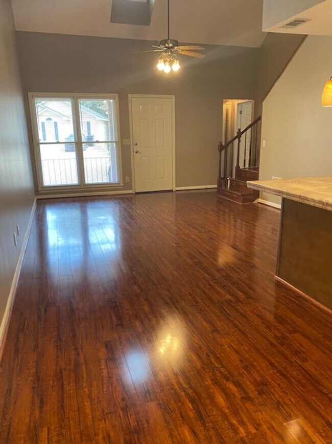 Building Photo - Quiet North Columbus Home