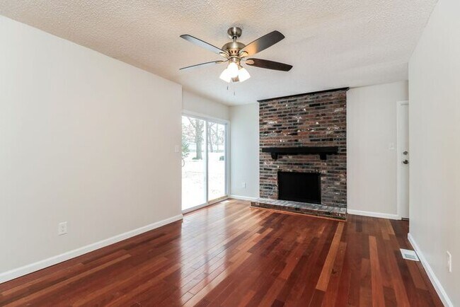 Building Photo - Beautiful 3 Bedroom and 2 Bath Ranch Home ...