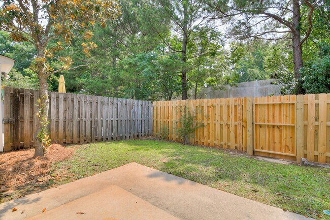 Building Photo - End Unit Townhome Evans