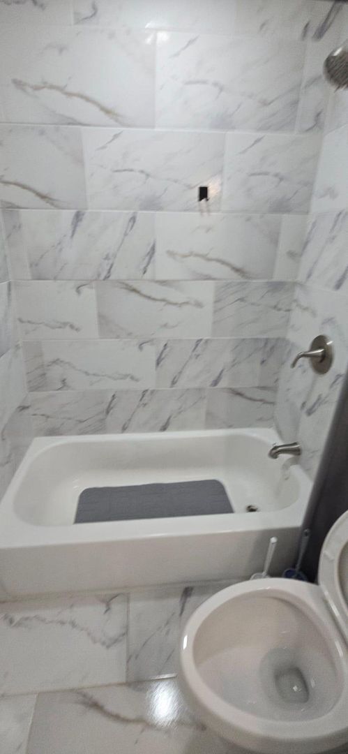 Building Photo - Charming Studio Unit for Lease – Cozy Livi...
