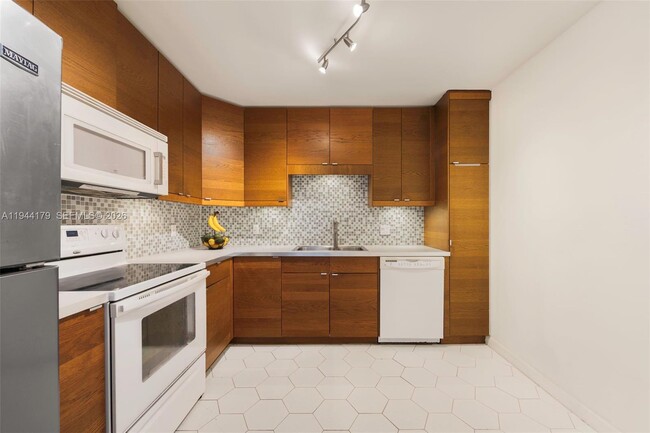 Building Photo - 2801 NE 183rd St