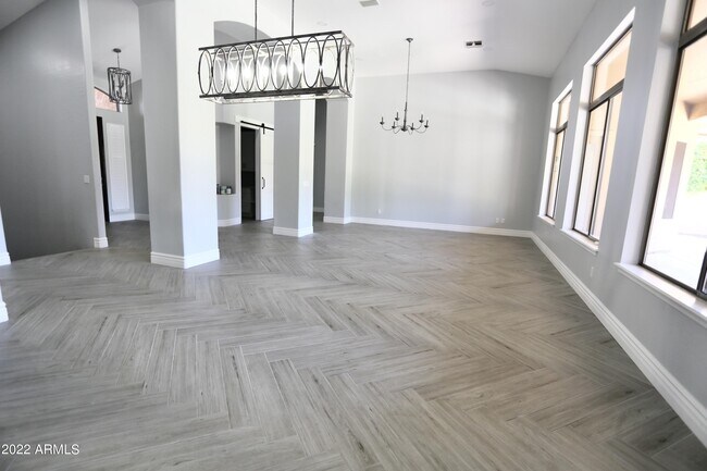 Building Photo - 1084 W Enfield Pl