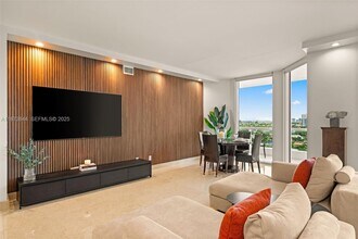 Building Photo - 21200 Point Pl