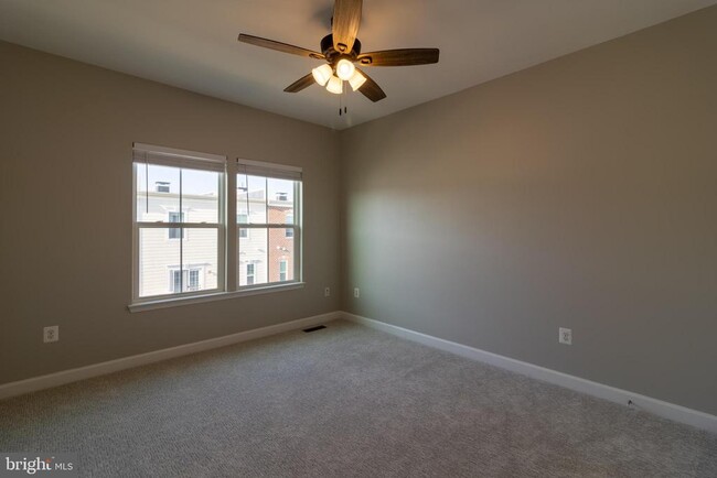 Building Photo - 323 Community Center Ave