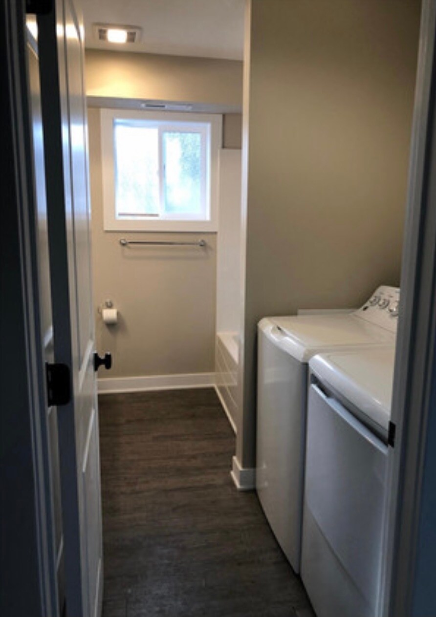 Building Photo - 84 Curtice St E