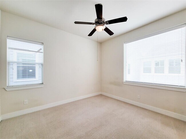 Building Photo - 1815 Crestdale Dr