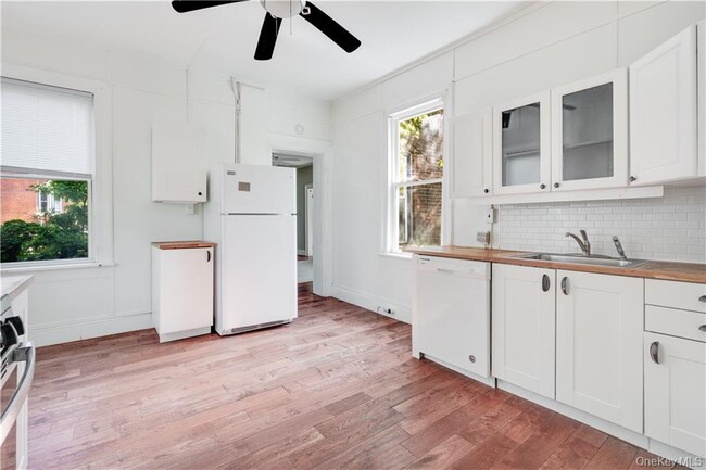 Building Photo - 163 Union St