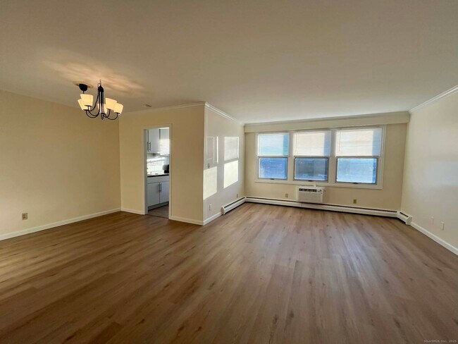 Building Photo - 30 Glenbrook Rd