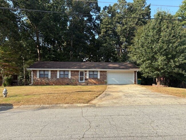 Building Photo - Welcome to this charming 3-bedroom, 2-bath...