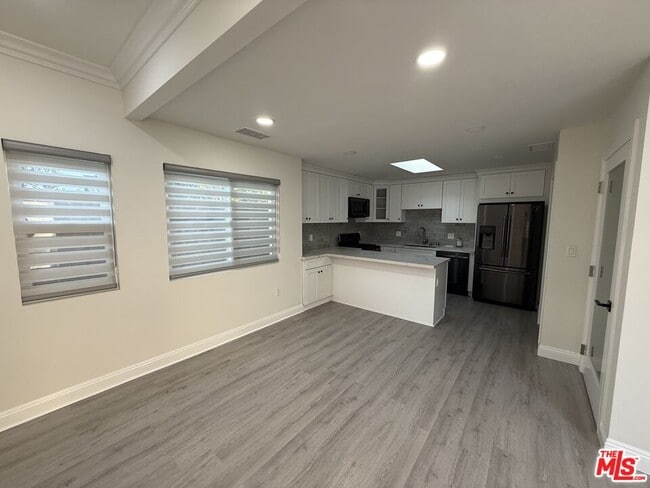 Building Photo - 941 Cloverdale Ave