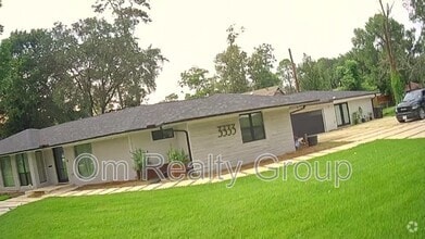 Building Photo - 3333 Calumet St