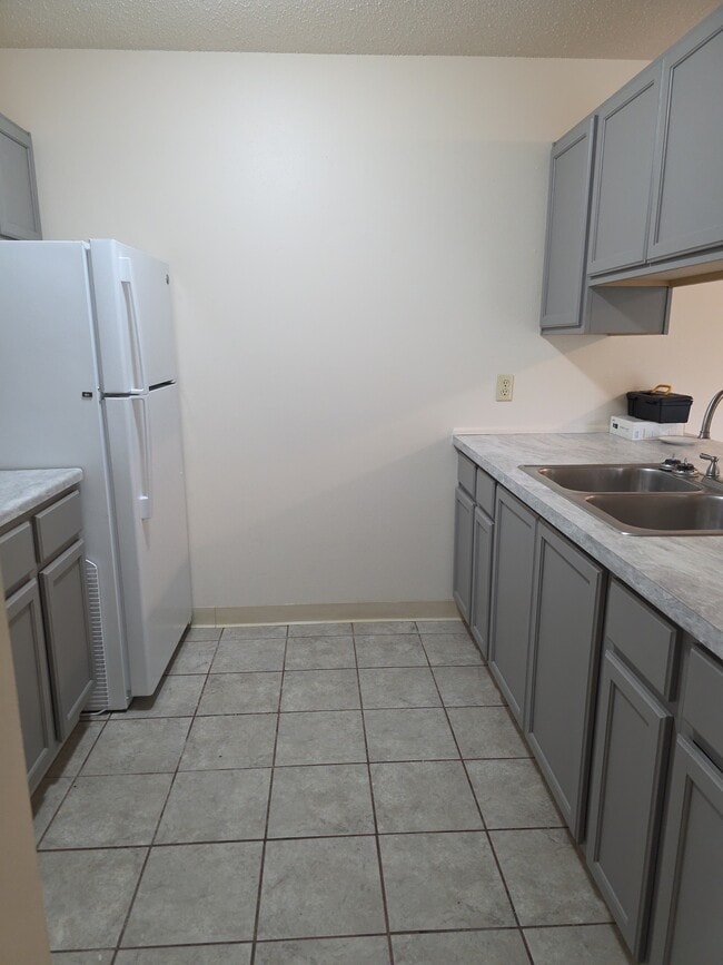 Building Photo - 115 Thornwild Dr