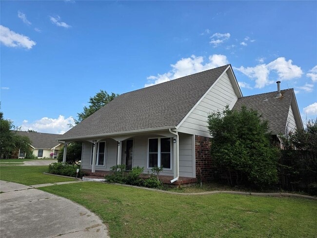 Building Photo - 8100 N Bridgeport Ln