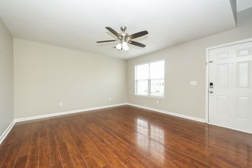 Building Photo - 2906 Kedzie Dr