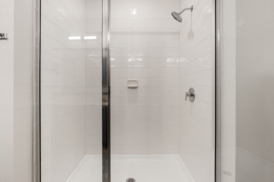 Building Photo - 1301 Leah Ave