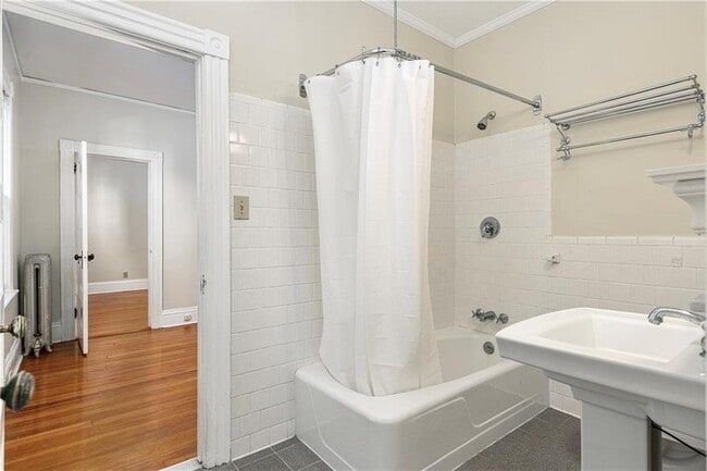 Building Photo - 128 Congdon St