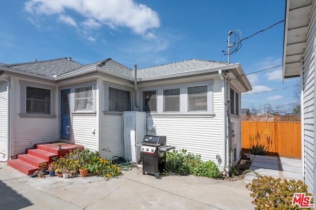 Building Photo - 5742 6th Ave