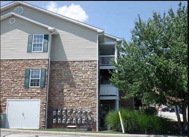 Building Photo - 14940 Lenox Dr