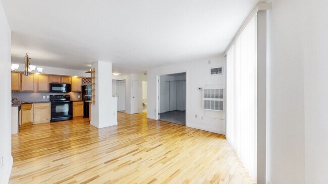 Building Photo - 601 W 11th Ave