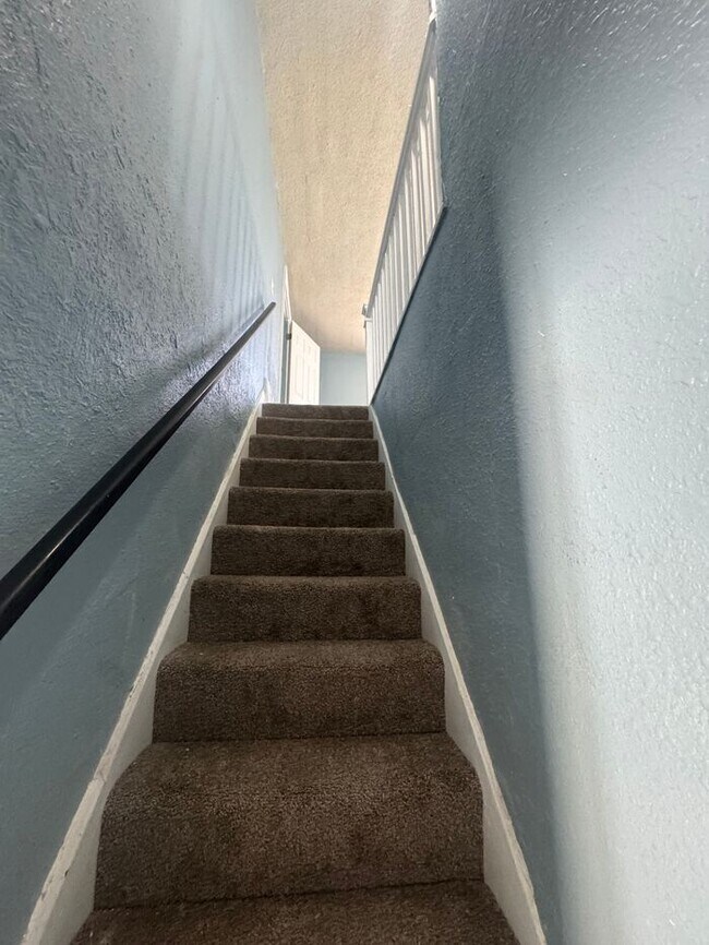 Building Photo - Charming Home