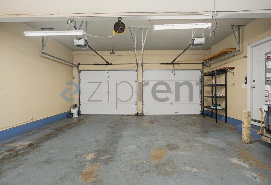 Building Photo - Unit