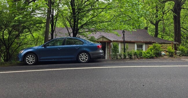 Building Photo - 653 Sloop Rd