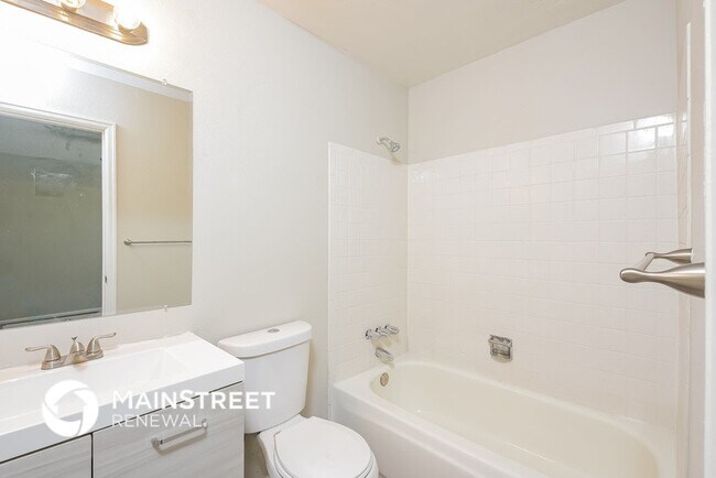 Building Photo - 2551 S Kittredge Way