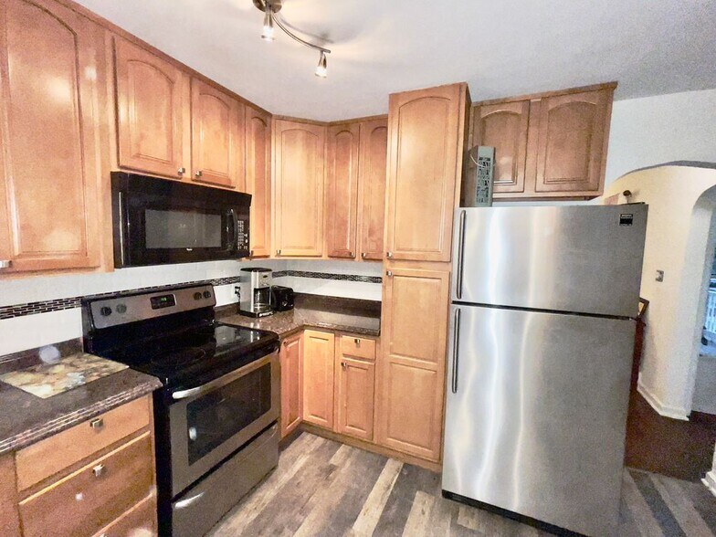 Building Photo - 2559 W 46th Ave