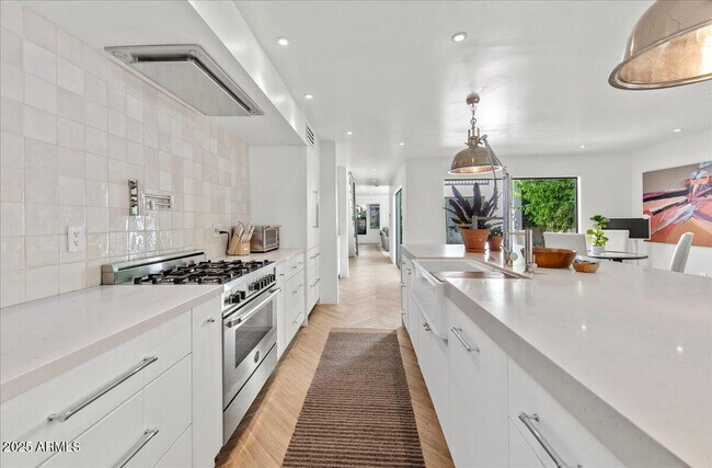 Building Photo - 4843 N 72nd Way