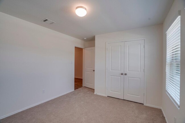 Building Photo - 3200 Windy Vane Dr