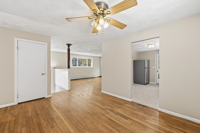 Building Photo - 43 Little John Dr