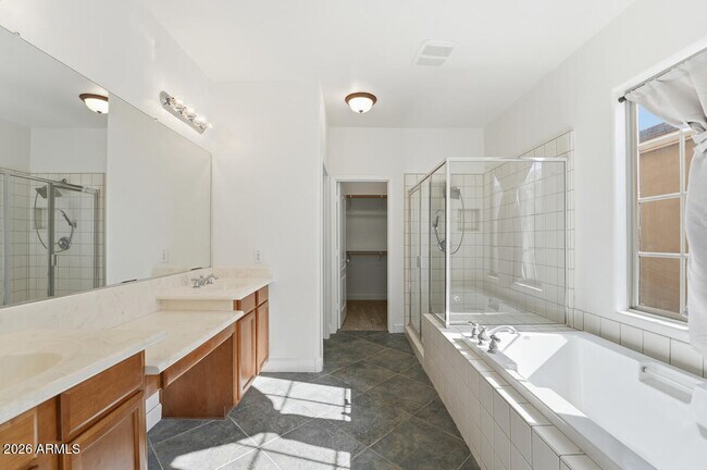 Building Photo - 15391 W Dreyfus St