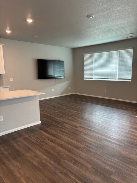 Building Photo - 12281 Creamery St