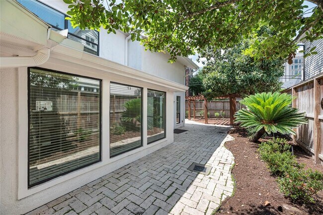 Building Photo - 2414 Avalon Pl
