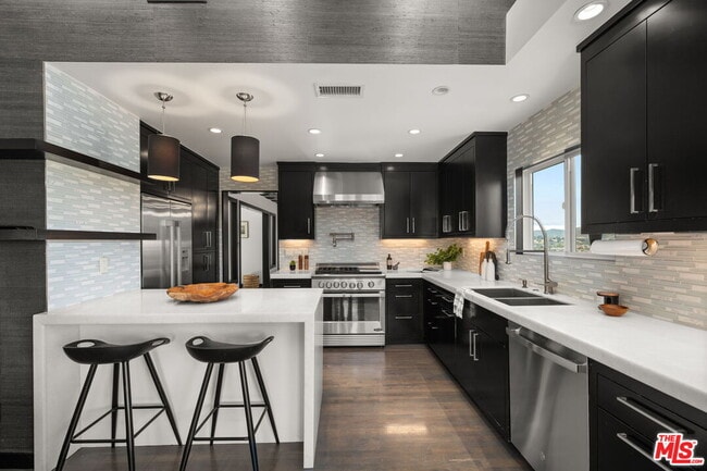 Building Photo - 28207 Laura La Plante Dr