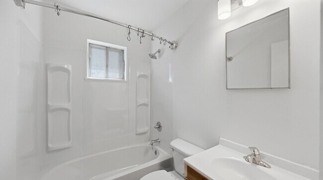 Building Photo - Great 2 bedroom close to UTC!