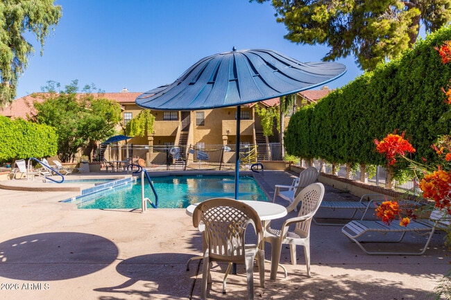 Building Photo - 1126 W Elliot Rd