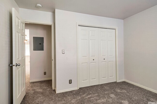 Building Photo - AWESOME GROUND FLOOR CONDO IN OREM