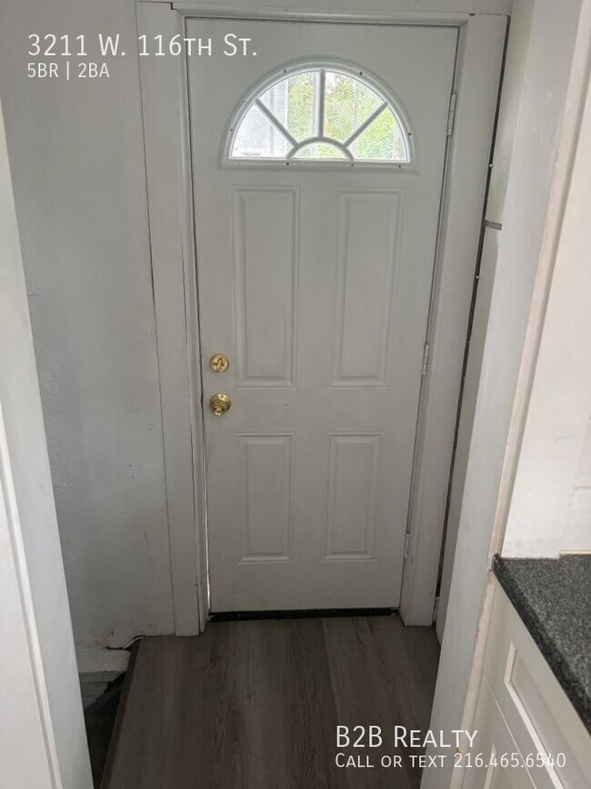 Building Photo - 3211 W 116th St